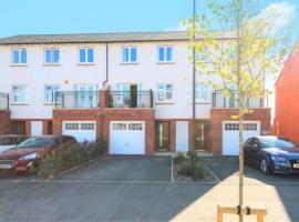 Hotel Photo: Large Double Room & Private EnSuite Bathroom, Badbury Park, Swindon, Near Great Western Hospital