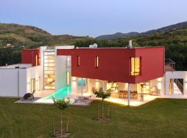 A picture of the hotel: Villa de 4 chambres avec piscine privee jacuzzi et jardin amenage a Saint Desirat