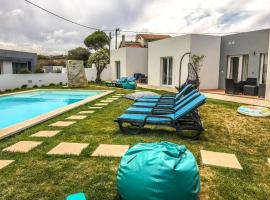 ホテル写真: 4 bedrooms house with shared pool enclosed garden and wifi at Atalaia 3 km away from the beach