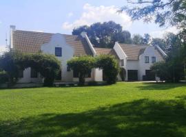 A picture of the hotel: Rural feeling Self Catering Next door to Sandton
