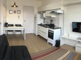 Хотел снимка: 609-Apartamento Decorado Encantador, mobiliado, amplo com 1 vaga de garagem, excelente localização no Rebouças