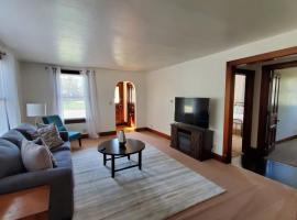 होटल की एक तस्वीर: Fully Furnished 2 Bed / 1 Bath - Downtown Appleton