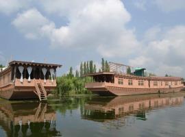 Wangnoo Heritage Houseboats, hotel in Srinagar