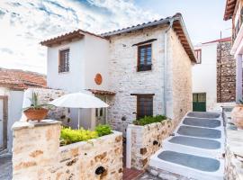 Hotel Foto: Restored 1902 stone house with superb sea view