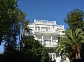 รูปภาพของโรงแรม: Villa in Psychico Athens Greece