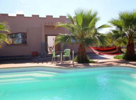 Foto di Hotel: Maison d hôtes Bungalow Villa Hammam Bien-être et Piscine