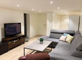 מלון צילום: Newly renovated basement apartment