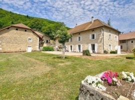 Fotos de Hotel: Gîte Saint-Germain-les-Paroisses, 6 pièces, 12 personnes - FR-1-493-287