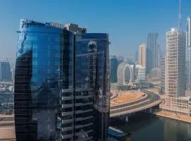 Radisson Blu Hotel, Dubai Canal View