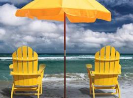 Charming SPI family condo - walking distance to the beach, Sleeps 6, Third Floor, 2025 Traveler Award,位于南帕诸岛的酒店