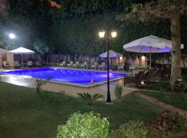 A picture of the hotel: Al Fardous Luxury Vacation Home