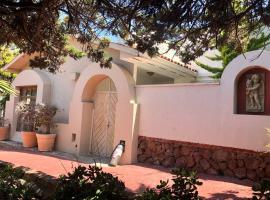 A picture of the hotel: La Casita de Playa, awesome Ocean & garden views !