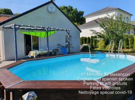 Hotel Photo: 2 vraies chambres privées au calme dans villa de campagne plain-pied 105m2 avec piscine à Montfaucon
