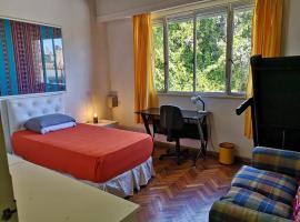 Hotel fotoğraf: Comfortable room in colourful La Boca district of Buenos Aires