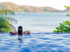 Bungalows La Madera, hotel v destinaci Zihuatanejo