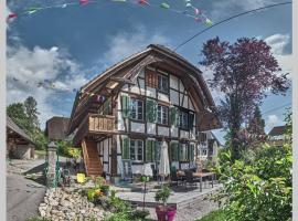 Hotel fotoğraf: Uelis Stöckli-Familienfreundliche Wohnung auf dem Bauernhof mit Hotpot und Alpakatrekking