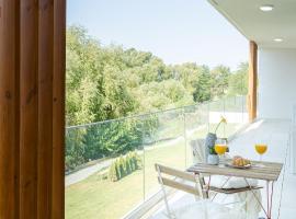 Hotel Photo: Il Lago - Turquoise - Cozy Luxurious Smart Home By The Lake