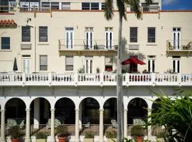 Palm Beach Historic Hotel with Juliette Balconies! Valet parking included!, viešbutis Palm Biče