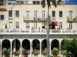 Palm Beach Hotel with Juliette Balconies! 2 blocks from beach! Historic Landmark