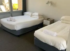 HOPETOUN COMMUNITY HOTEL MOTEL