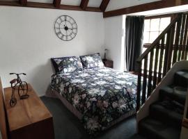 A picture of the hotel: Arden Country House - The Chalet Bed and Breakfast