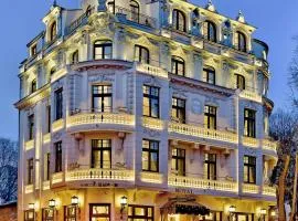 Royal Hotel