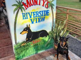 A picture of the hotel: Monty's Riverside View Resort