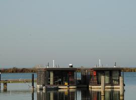 Hotel Photo: Mermaid- Hausboote