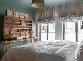 A picture of the hotel: Guesthouse Dijver - Serene Escape in the Heart of Historic Bruges
