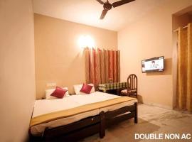 होटल की एक तस्वीर: Hotel Surabhi tourist home