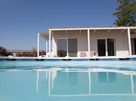 Zdjęcie hotelu: Ca' Pevere Villa Sleeps 4 with Pool and Air Con