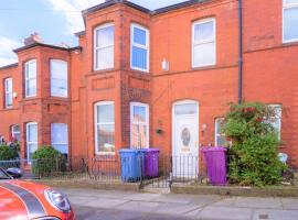 Фотографія готелю: Charming 4-Bed Pet Friendly House in Liverpool