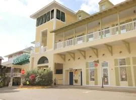 John's Pass Hotel - Fully Remote Check In, hotel in St. Pete Beach