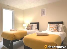 Хотел снимка: SHORTMOVE - Large House, Sleeps 13, Parking for 4 Vehicles