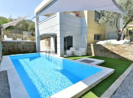 Alpha Delta Pool Suite, hotel in Paleo Tsifliki
