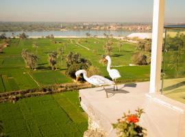 Holy Family Hotel, hotel in Jabal aţ Ţayr