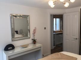 A picture of the hotel: Harpenden House Apartment 3 Quality 2 bedroom spa