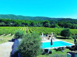 Maison d'hôtes Bastide St Victor à 2,5 kilomètres de Lourmarin、Puyvertのホテル