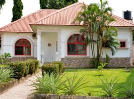 होटल की एक तस्वीर: 2 Bedroom Bungalow in Alalubosa GRA