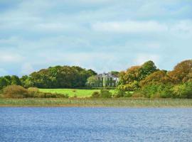 A picture of the hotel: Georgian Galway Stately Home with Private lake