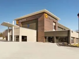 La Quinta Inn & Suites by Wyndham St Louis Route 66