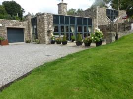 A picture of the hotel: Luxurious elevated modern property in Cappagh