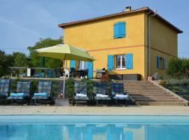 Fotos de Hotel: Spacious villa in Piquecos with private pool