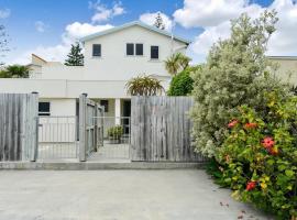 A picture of the hotel: Bakers Loft - Napier Holiday Home