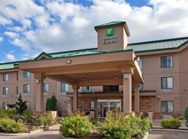 होटल की एक तस्वीर: Holiday Inn Express Hotel & Suites Vernon, an IHG Hotel