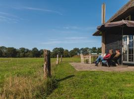 호텔 사진: Authentic haystack in Wierden with a terrace