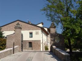 A picture of the hotel: Corte Della Rocca Bassa