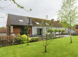 A picture of the hotel: Renovated farmhouse with terrace and garden