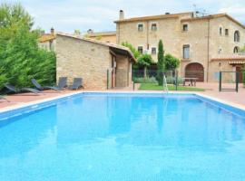 Hotel fotoğraf: Villa in Cornella del Terri Sleeps 27 includes Swimming pool and Air Con