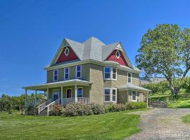 StoryBook Glade Historical Homestead with Views!, hotel v destinaci Hood River